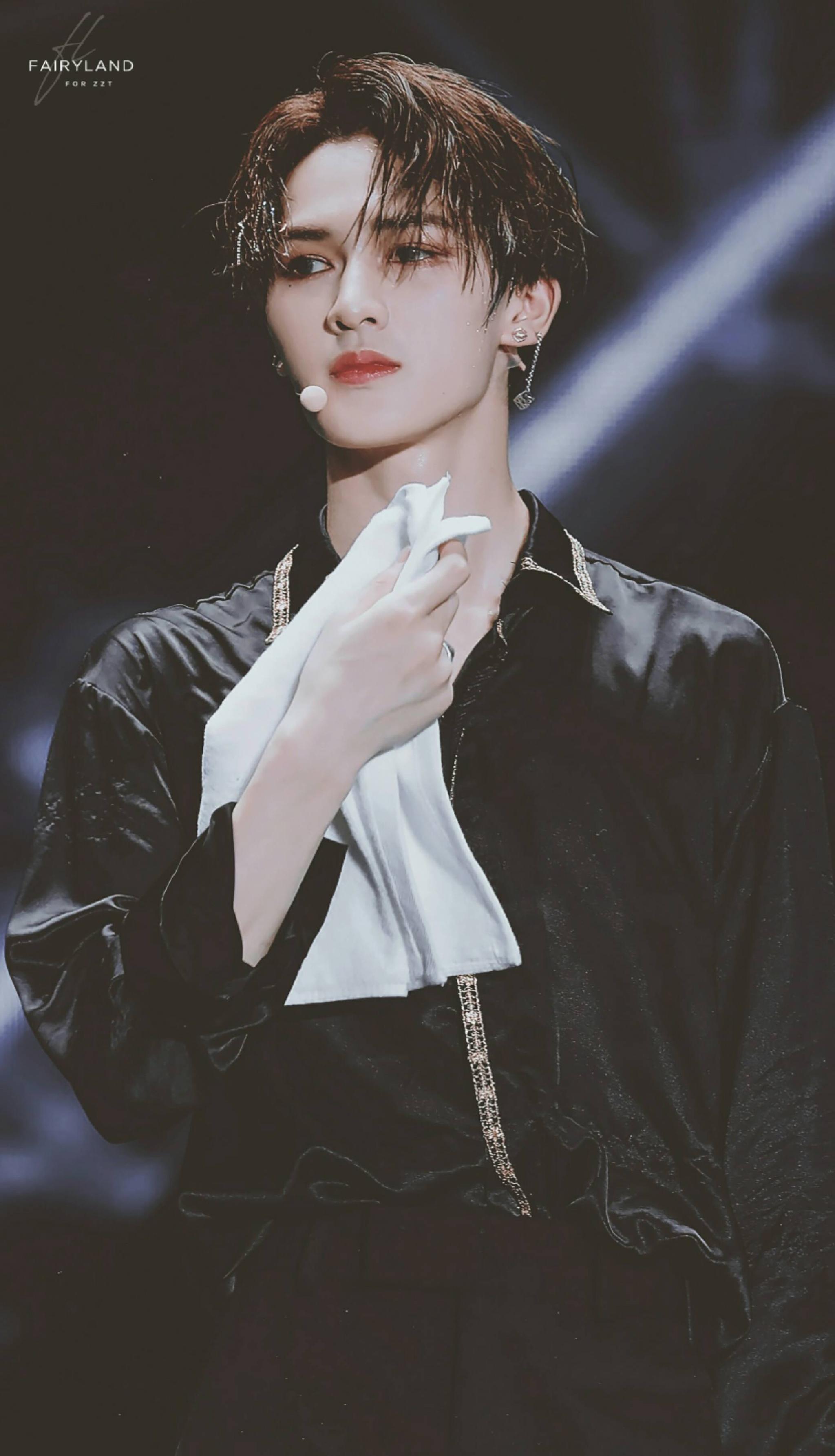 朱正廷 我的家属都坐在下面 一直把珍珠糖当做自己的家人