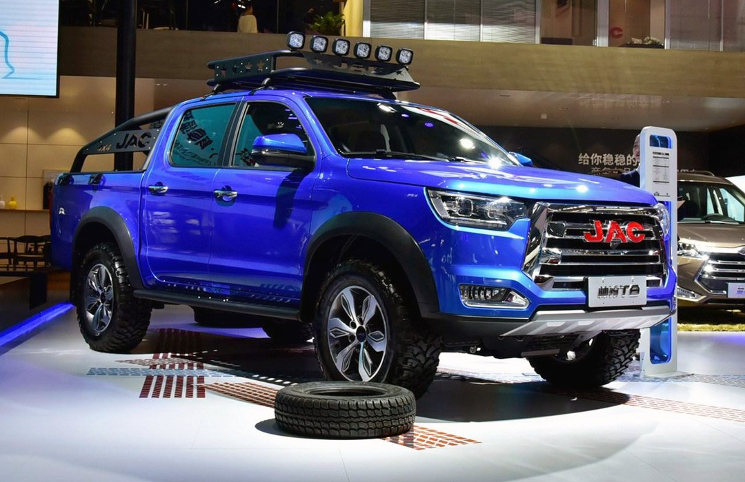 不到10万的国产大皮卡,外观霸气直逼50万的猛禽坦途!