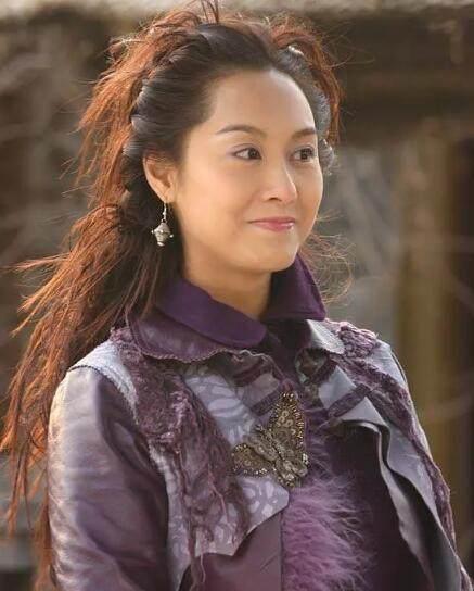 5,《雪山飞狐》在《雪山飞狐》中,朱茵饰演性格刚毅的袁紫衣,凤天南和