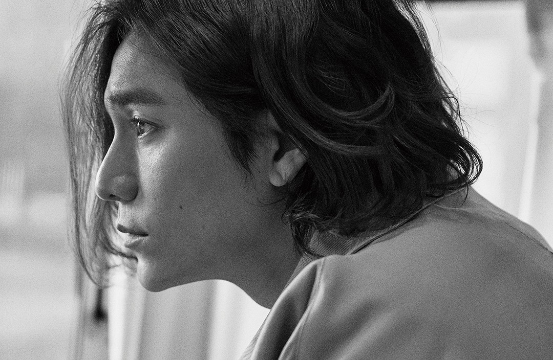 陈坤长发登杂志封面 狂野姿态引领潮流_新浪看点