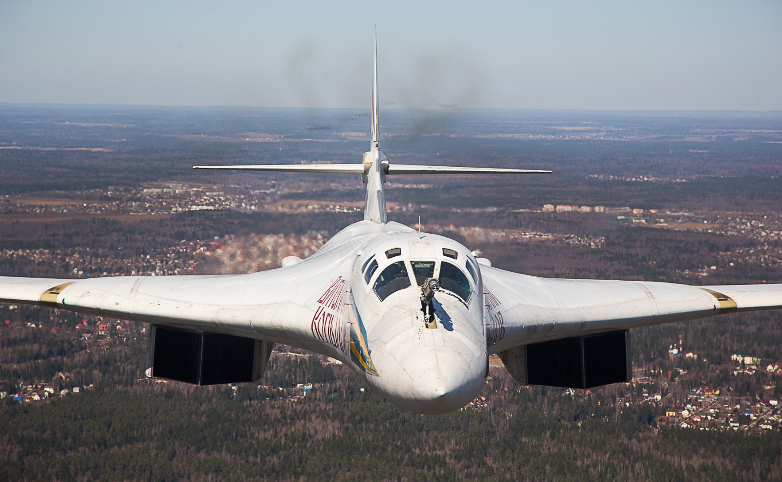 图160型战略轰炸机是俄罗斯空天军目前最为先进的战略轰炸机了