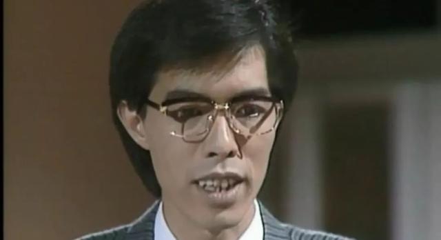 罗青浩的原名叫做罗振彪,相信不少剧迷都记得以前他参演过很多部亚视