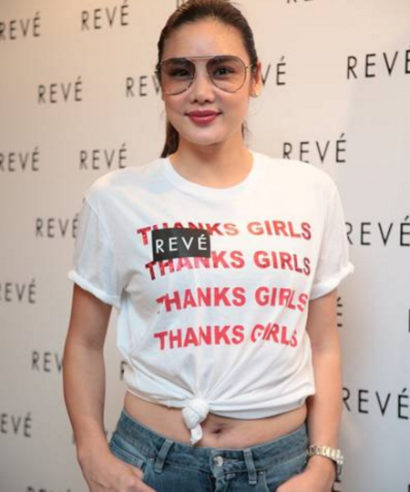 乐基儿近照胖到认不出?腰间赘肉都露出来了,还敢挑战肚脐装