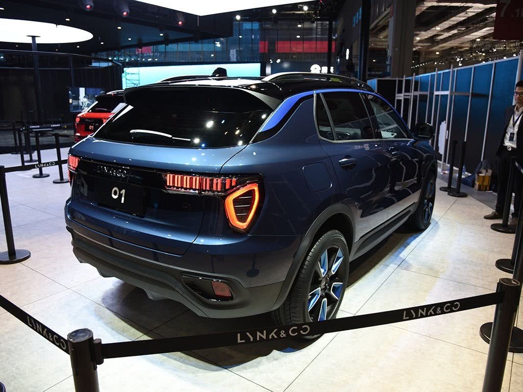 外观造诣:这台车在外观造型方面可以说已经完全可以匹敌保时捷卡宴等