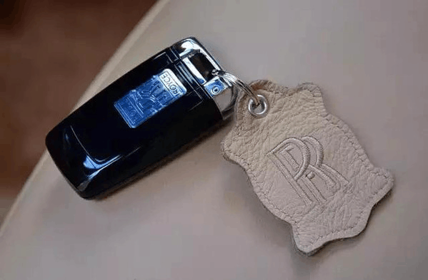 昂贵超跑的钥匙都长什么样? 最后一把肯定很多人都不相信