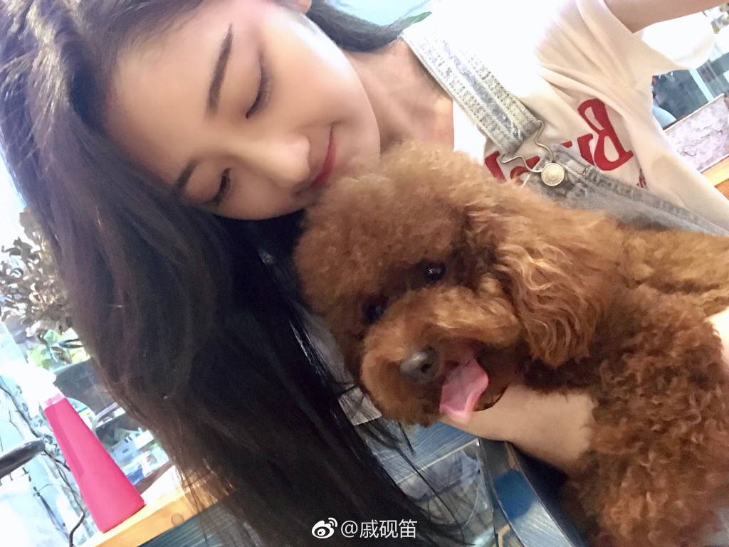 她曾是东华大学表演系校花,气质出众超段奥娟,杨超越,绝色佳人