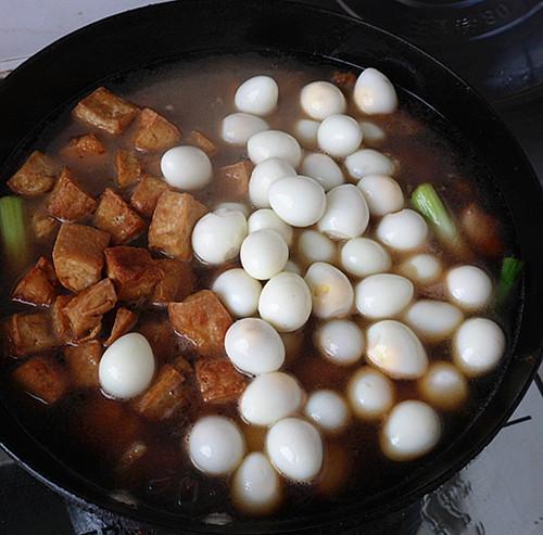 鹌鹑蛋豆腐小炖肉!简单好做更好吃