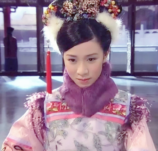 《金枝欲孽》佘诗曼8大扮相,紫色高贵,粉色最靓丽