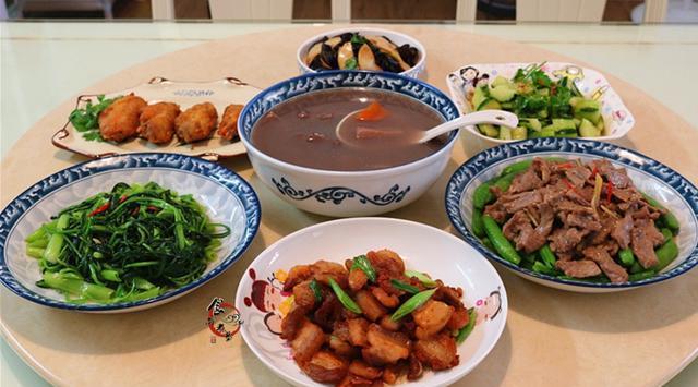 女儿约同学来家吃饭, 我做了这桌菜, 小朋友说比饭店的好吃!