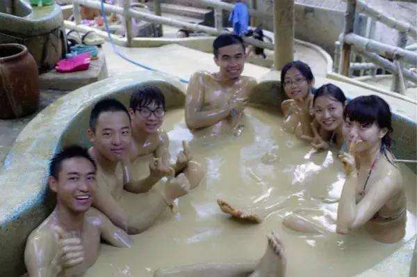 越南景区男女一起特殊的洗浴方式为何最受中国女游客喜欢