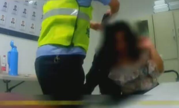 女程序员向同事表白遭拒后精神失常:发200多条