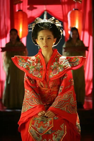 穿凤冠霞披的女明星,我喜欢景甜,你呢?