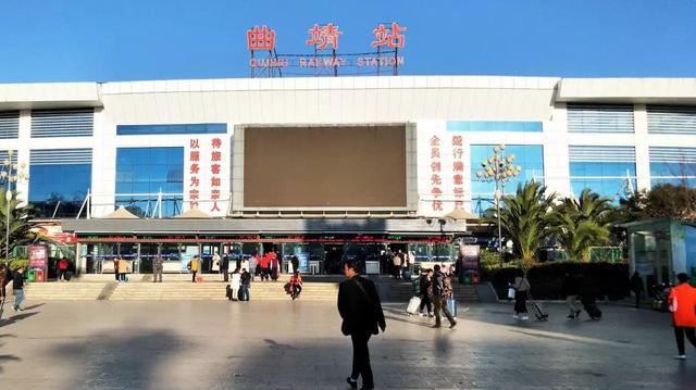 刚刚,曲靖火车站的这场景,真的让人热泪盈眶!