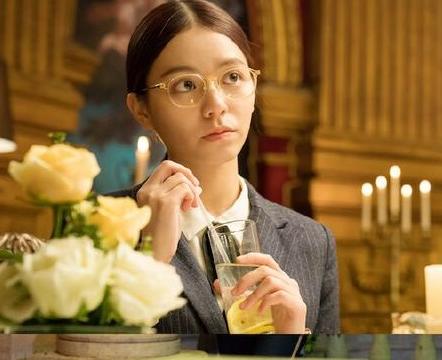 从《西虹市首富》看宋芸桦的服装,令人回味无穷!