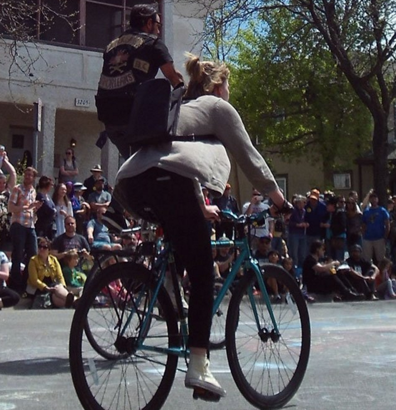 照片本身没问题,仔细看一看,发现什么了吗?