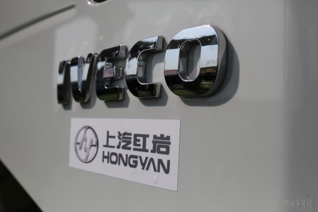 厉害了!上汽红岩重卡底盘改装房车!