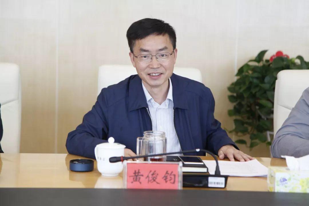 正文       黄俊钧向市发改委对新港区一直以来的关心和支持表示感谢