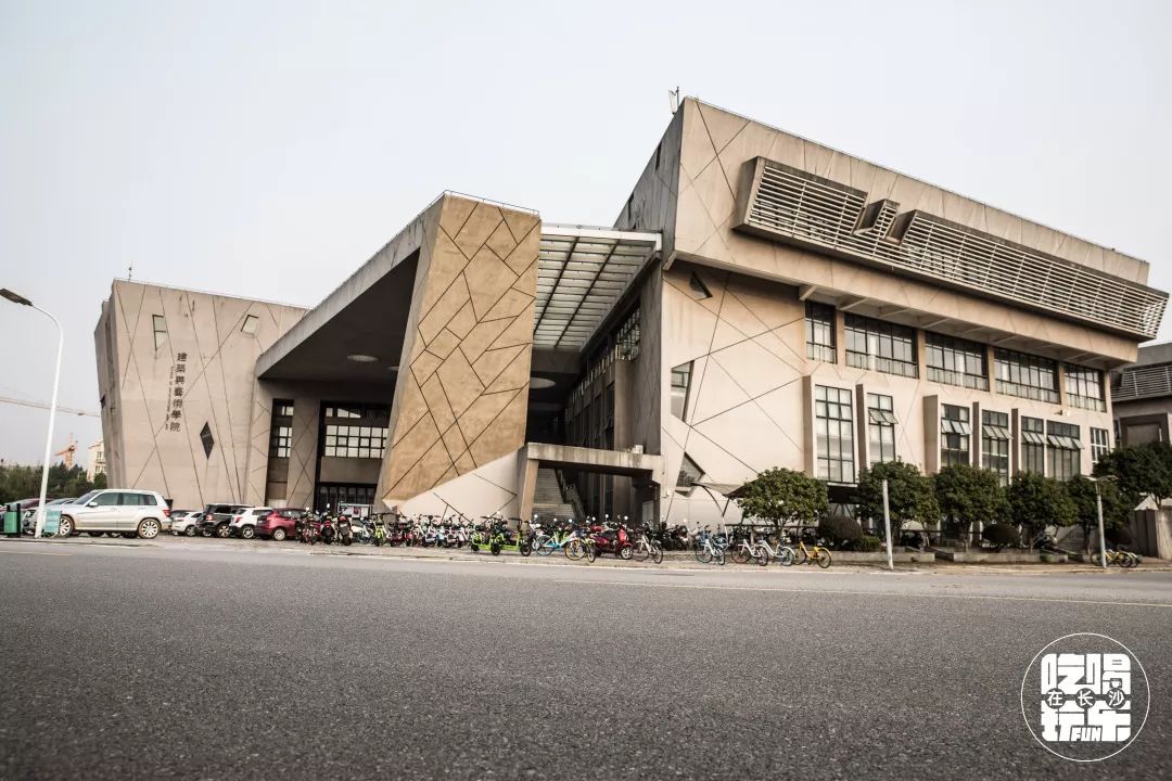 在一个工科众多的大学,建筑与艺术学院可谓是中南大学的一股清流.