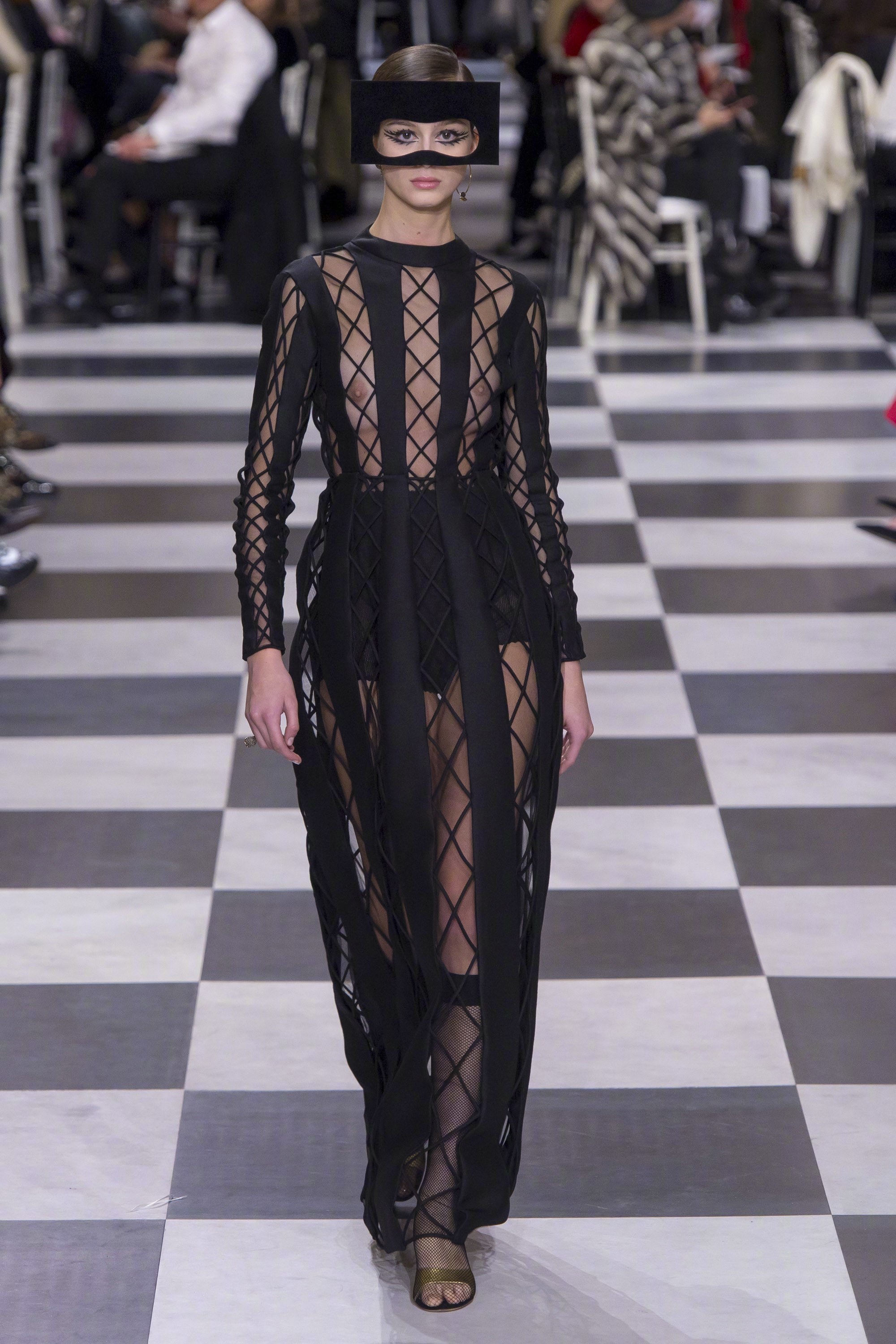 《天赐之体:时尚与宗教的奇想》heavenly bodies