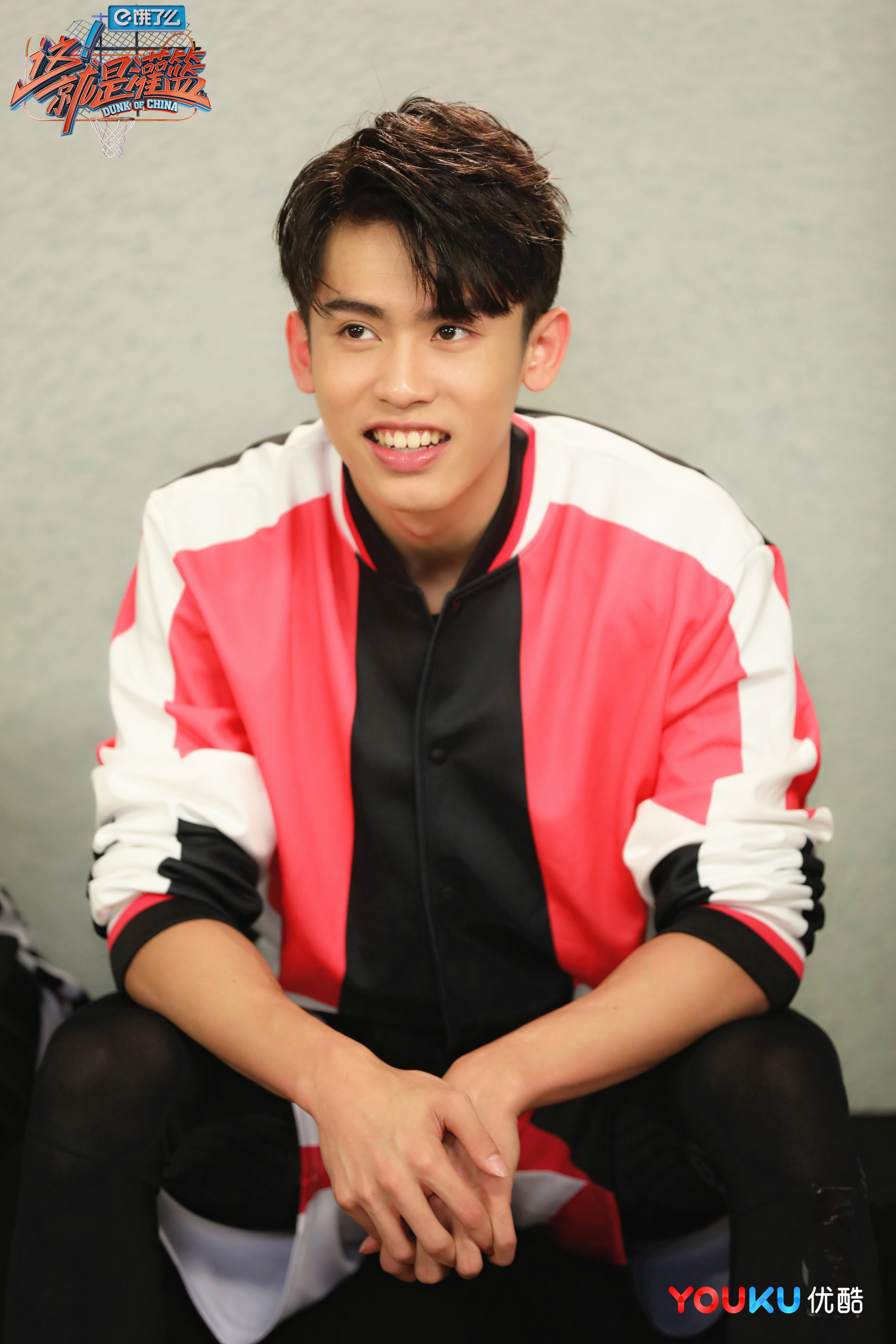 今天由"腹肌小哥哥"@叶文灏harris- 跟大家说晚安~ 带话题 转评赞