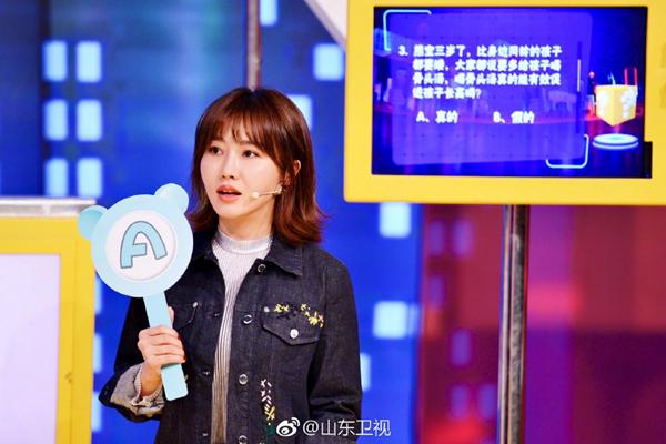 说起来,虽然潘长江和女儿潘阳都是演员,但近几年来十分低调,潘长江