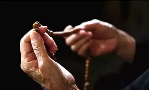 母亲信佛念佛,子女竟然会有如此大的好处!