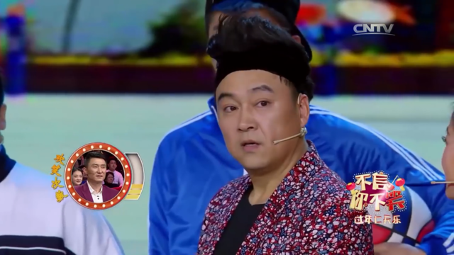 精彩小品,张小伟赵咪咪秀球技,爆笑全场