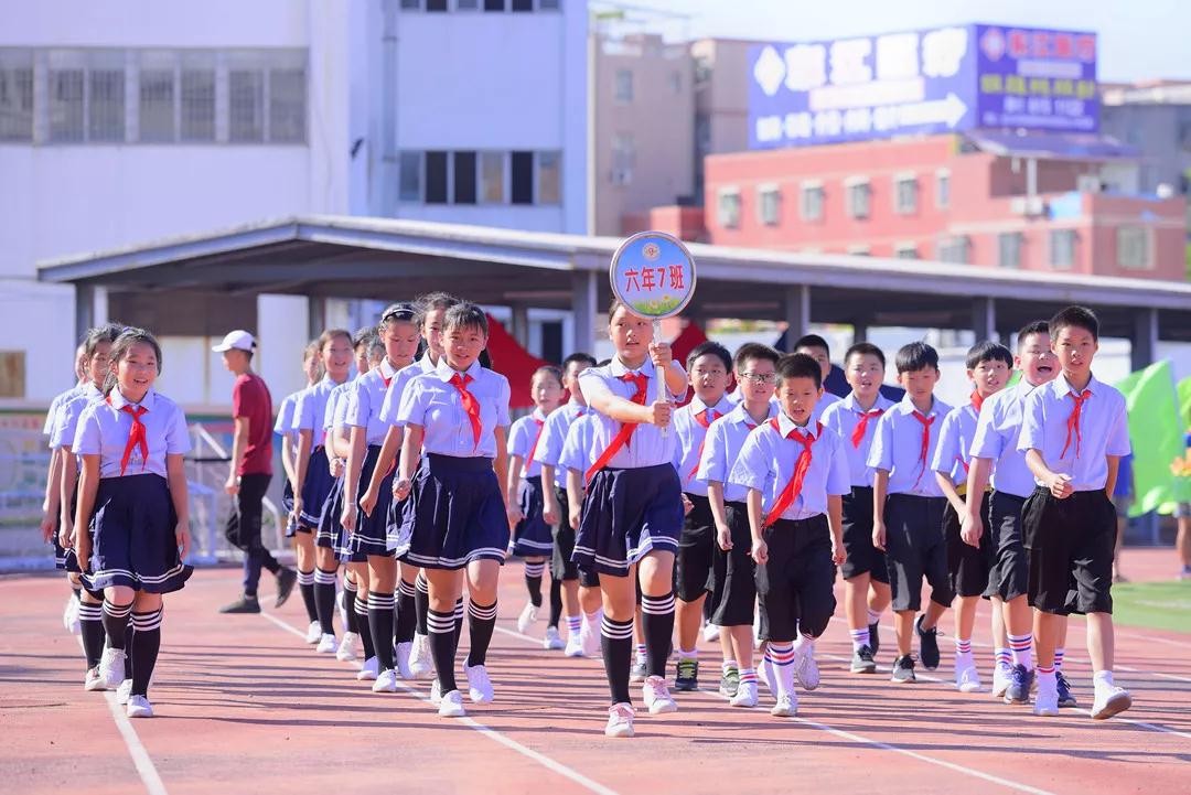 厦门侨英小学举行2018年秋季运动会