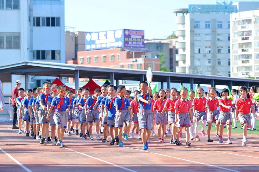 厦门侨英小学举行2018年秋季运动会