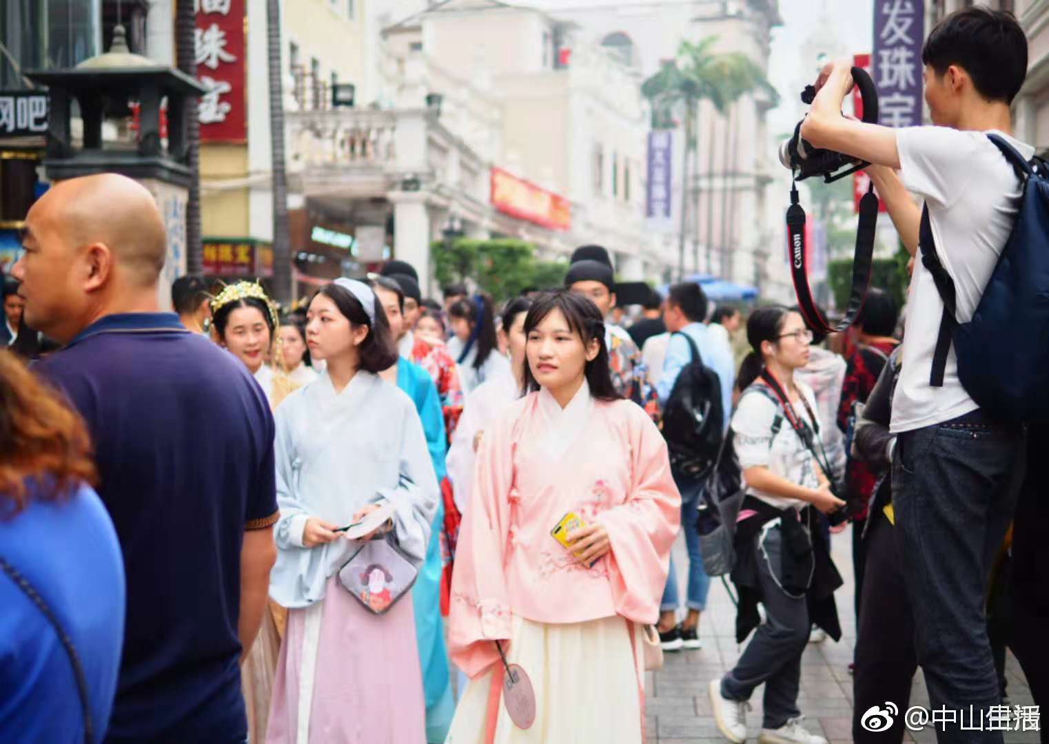 "汉服出行日",中山百名汉服爱好者穿汉服生猛出街