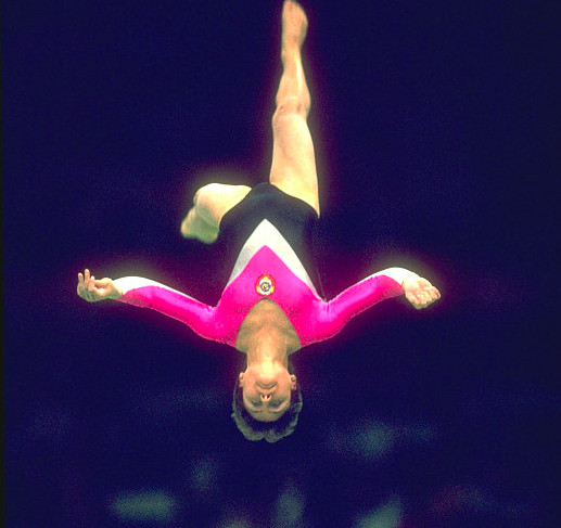 在汉城奥运会女子全能决赛,舒舒诺娃和罗马尼亚的西里瓦斯比出史诗级