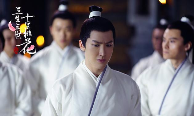 但这部剧却没有捧红"禁欲系"大师兄叠风的扮演者赖艺.