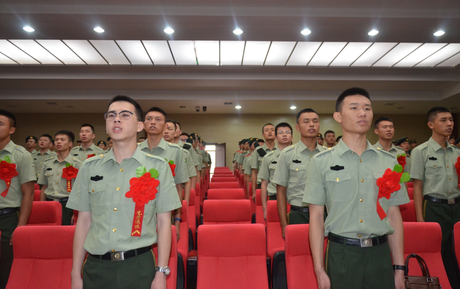 退伍老兵|热血男儿|军装_新浪新闻