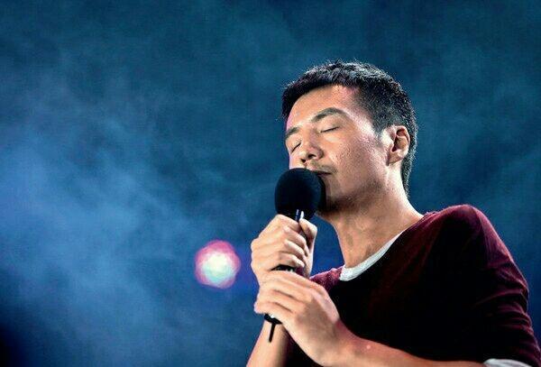 向往"乌托邦"但不得不向现实低头,可他依旧是我们追随的树先生|朴树