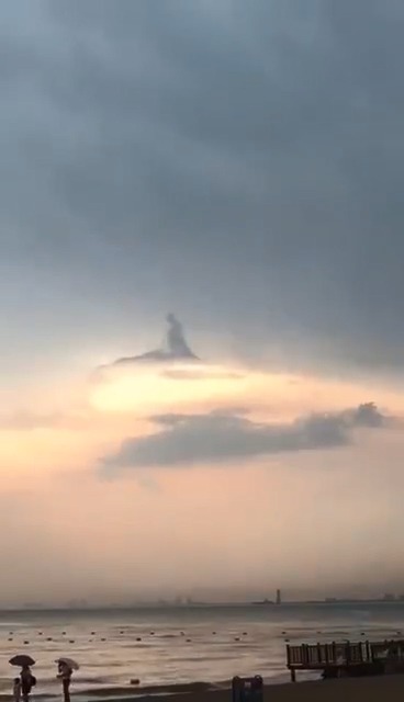 天空出现观音云,见者好运