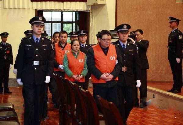 他曾是黑恶势力的保护伞与12女星有染落马时家里查出千万现金