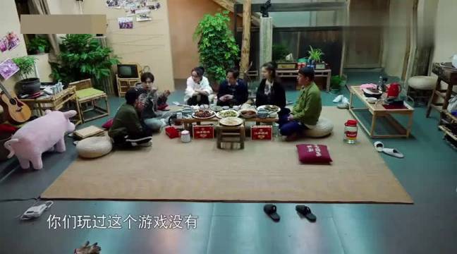 何炅和戚薇玩默契游戏,这游戏太难玩了,连黄磊