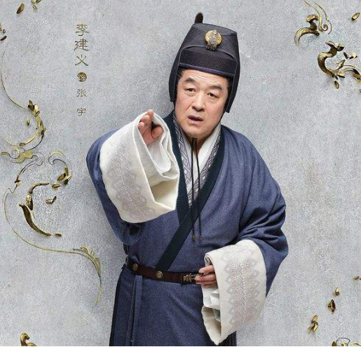 他是低调老戏骨,国家一级演员,曾在一部戏中为30多个角色配音