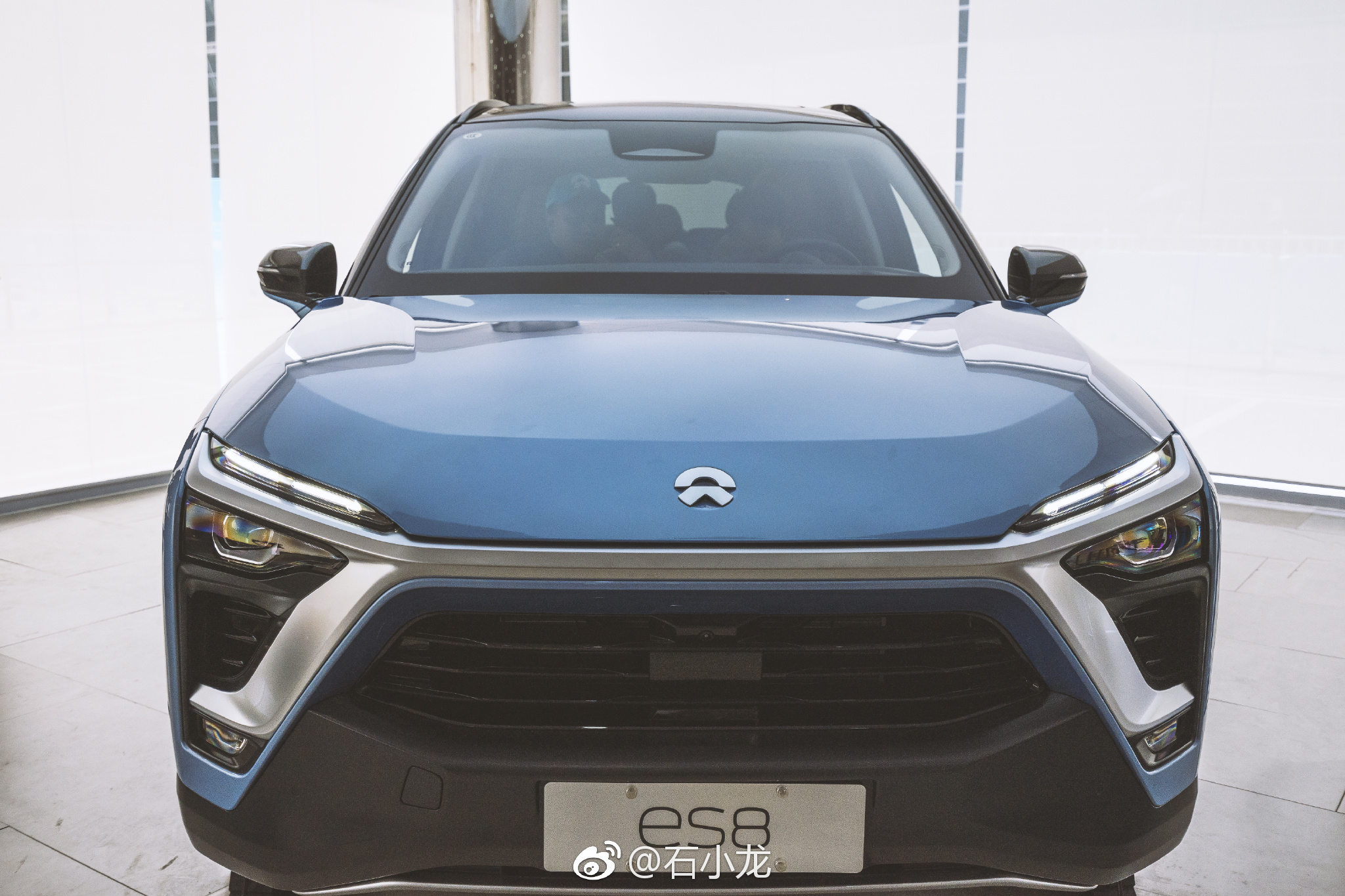 蔚来ep9共有6台,分别归属于它的6位早期投资人,即蔚来汽车创始人@李斌