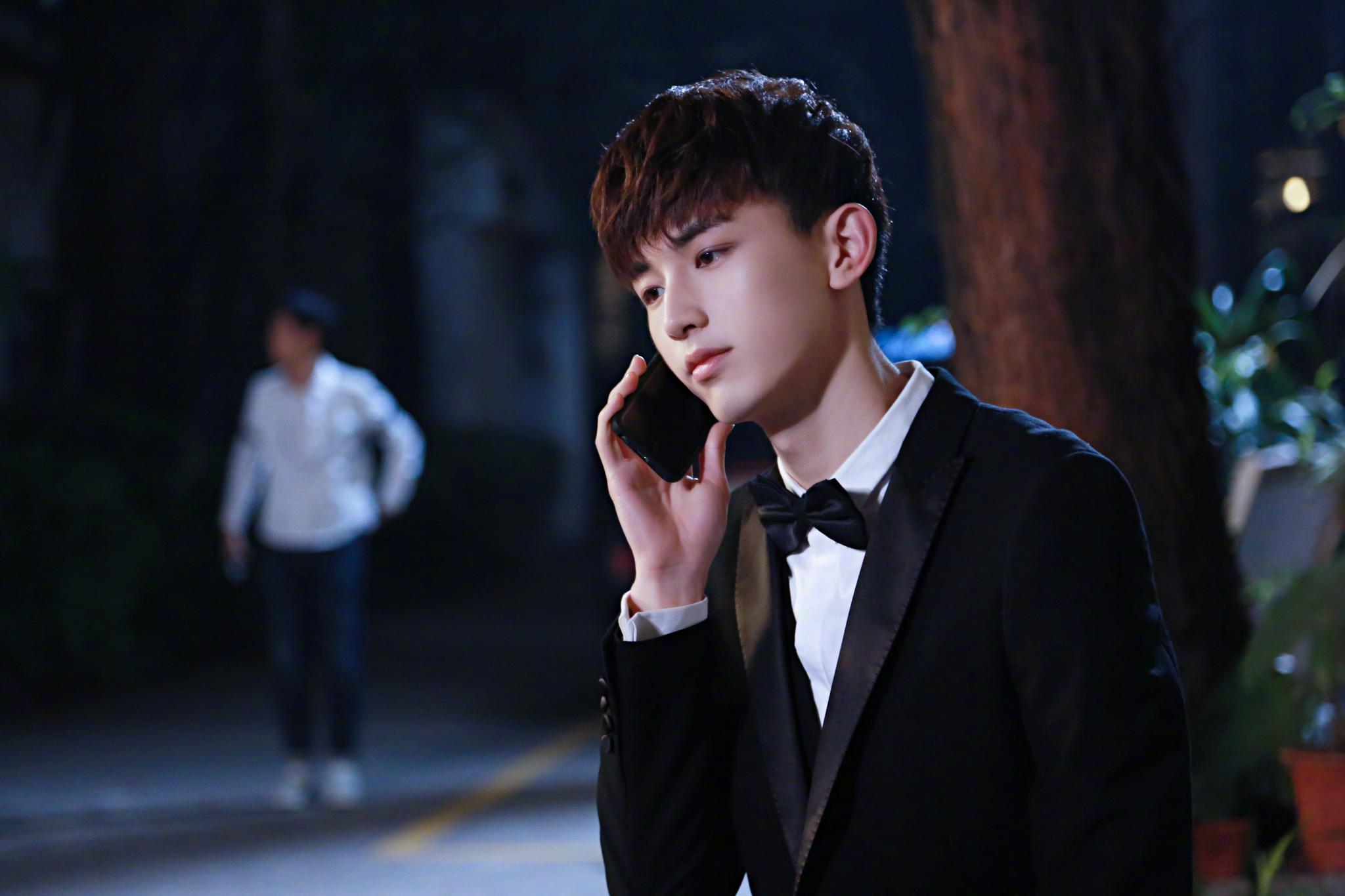 全民爱豆 @郭俊辰_fiction 高冷上线,偶像的舞台已经搭好