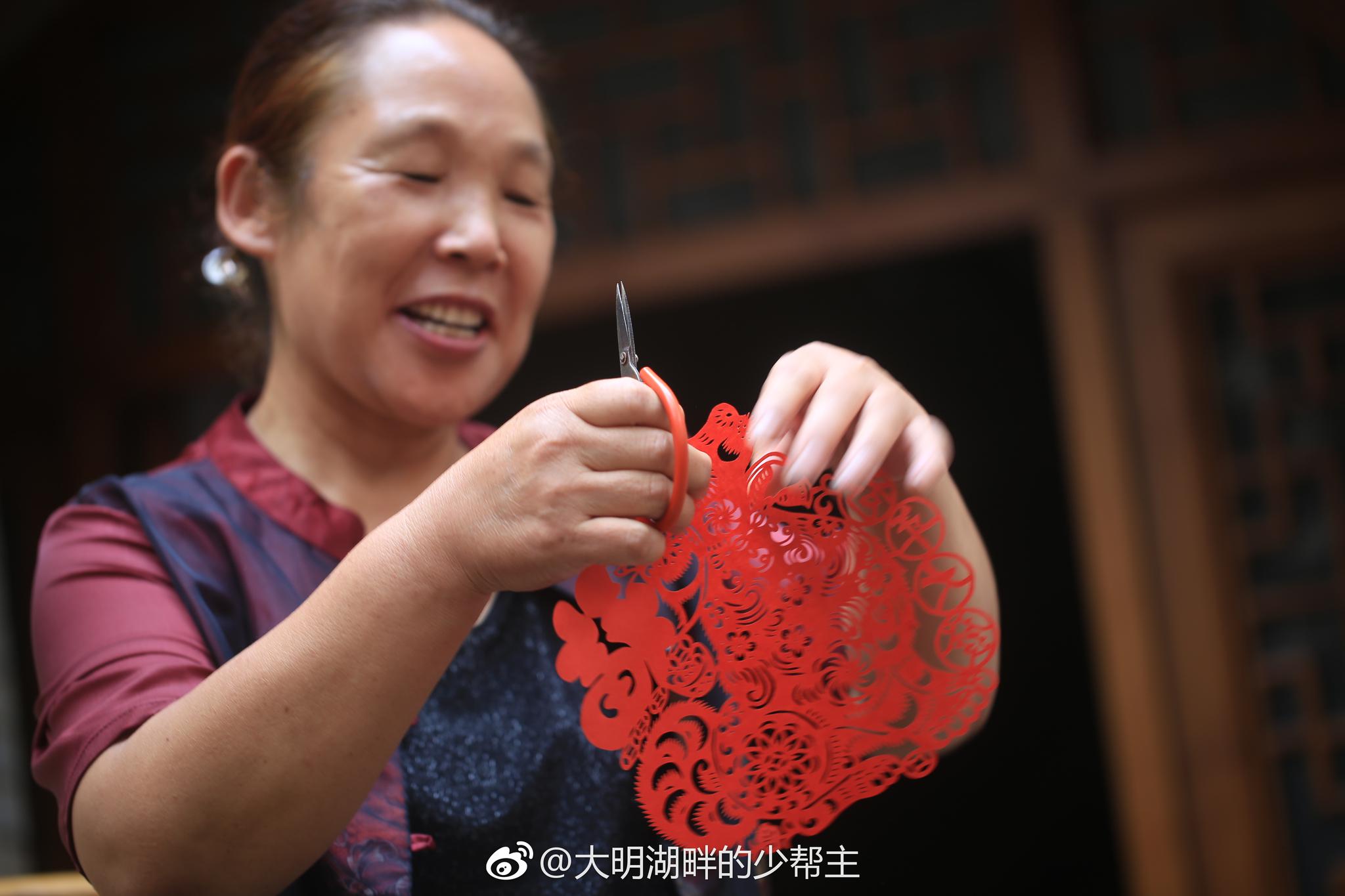 剪纸也可以边唱边剪？在陕州地坑院