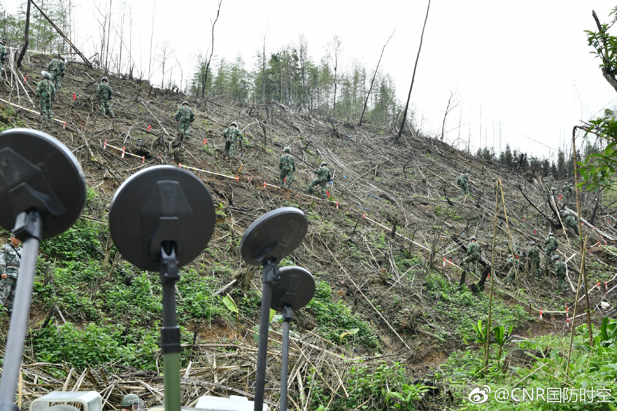 直面雷场丨"淡定"兵哥收获满满|扫雷|雷场|陆军_新浪新闻