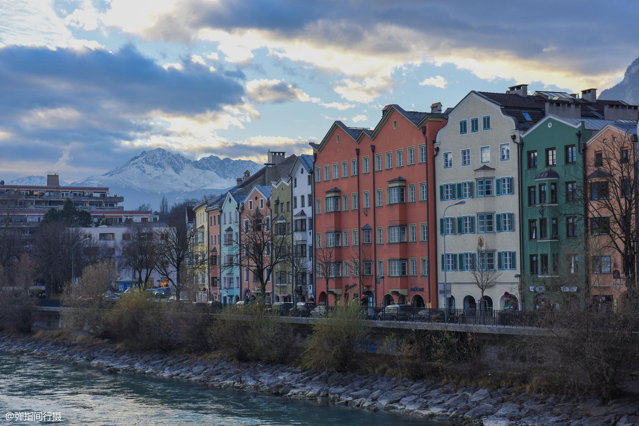 首都维也纳,地处布雷根茨-维也纳东西向谷地及经布伦纳山口南北要道