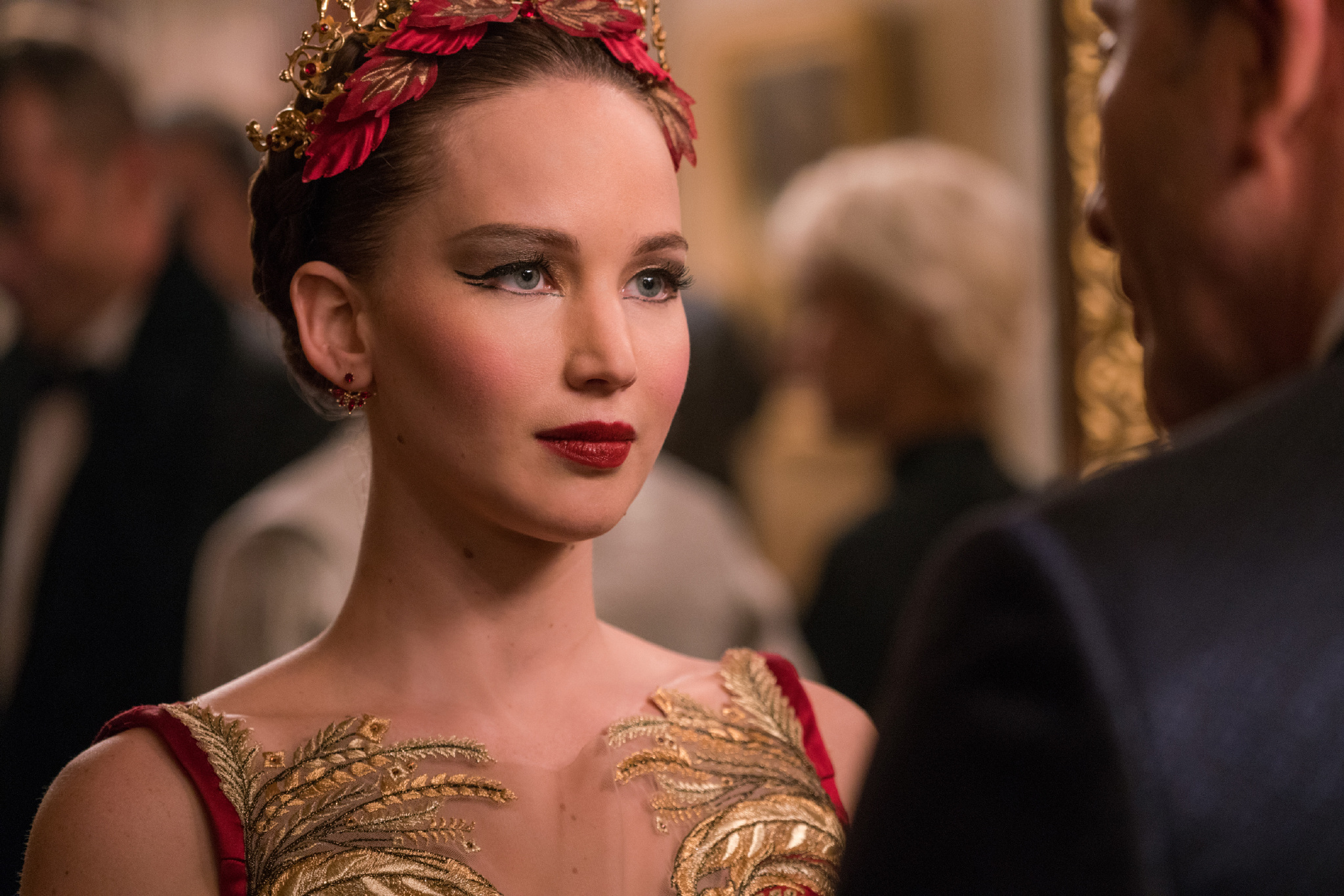 《红雀》最新剧照欣赏.詹妮弗·劳伦斯舞蹈服装造型很美