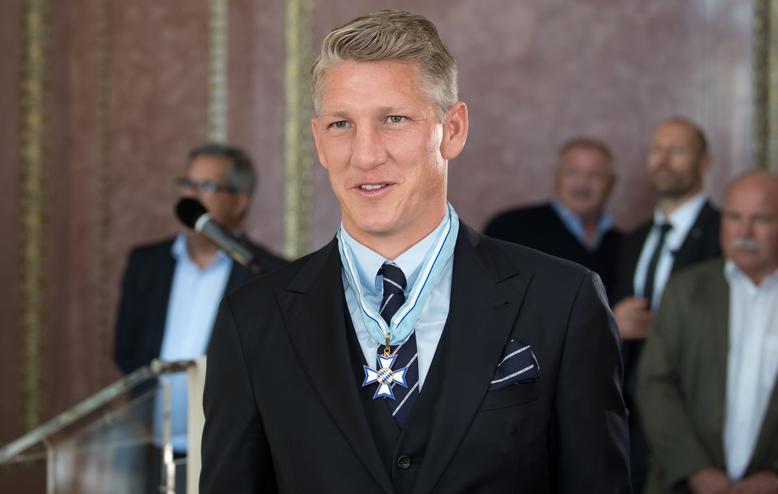 施魏因施泰格领取巴伐利亚州勋章