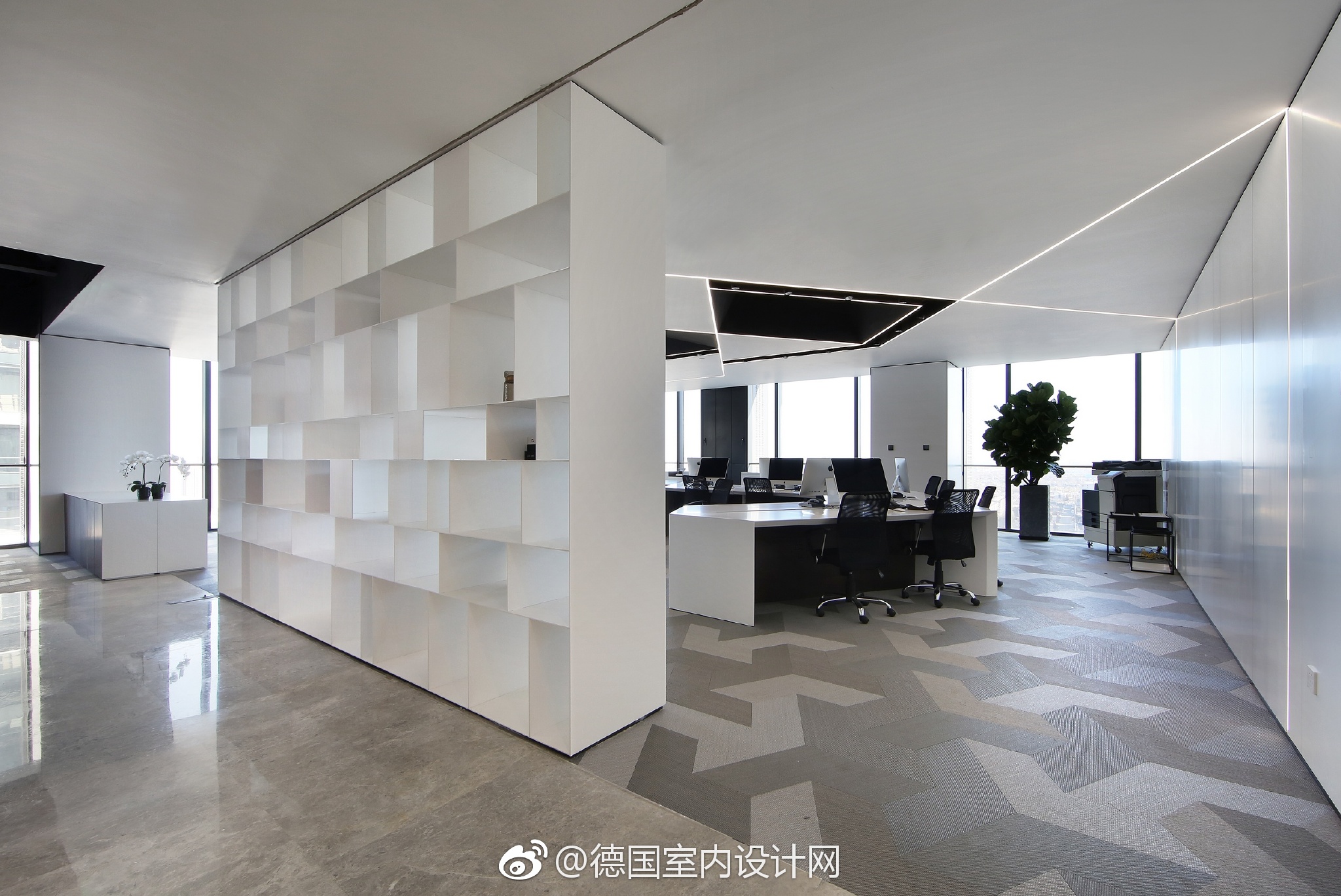 亚邑设计丨米茜尔办公空间。办公大楼的选择本身就像企业的形象一样|米茜尔|办公大楼|隔间|光环境|采光_新浪新闻