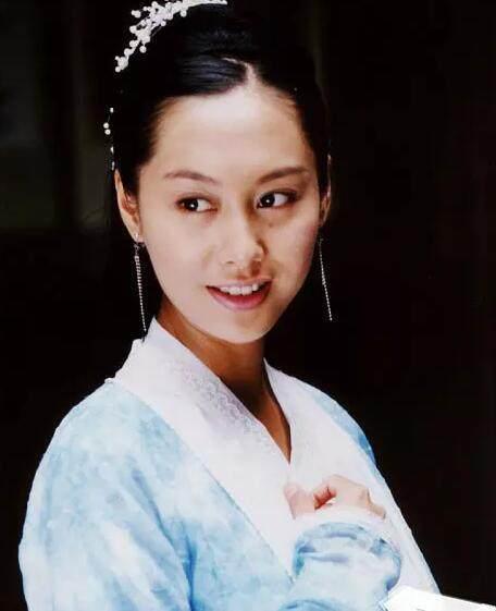 5,《雪山飞狐》在《雪山飞狐》中,朱茵饰演性格刚毅的袁紫衣,凤天南和