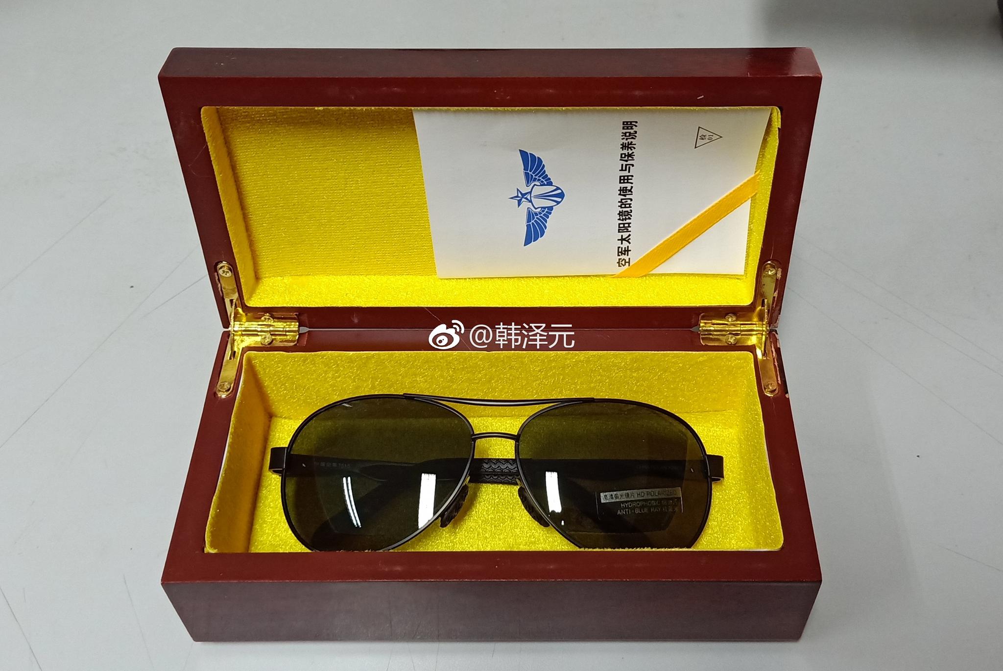 朋友今天送的空军飞行偏光眼镜,真是特别棒