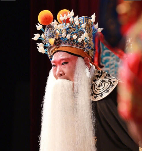 张云雷惊现大戏院,为郭德纲站台!网友:3人站一起wifi特别好