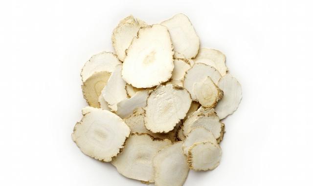 用这两种中药煲鱼头汤喝,不但有效还是美味的菜肴|头痛|白芷|川芎